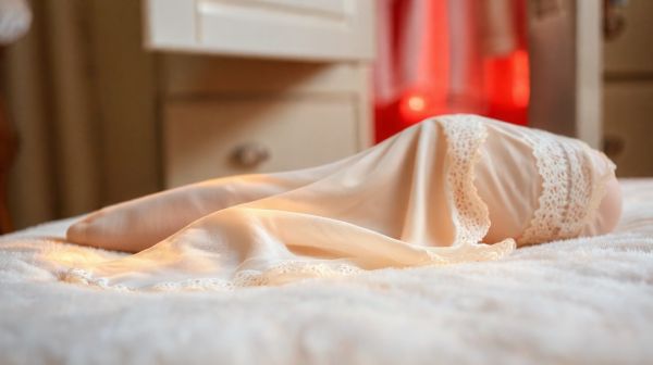 Découvrez le charme des porte-jarretelles pour votre lingerie