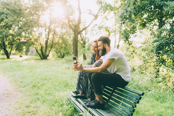 Quelles astuces pour éviter que le mascara ne coule sous la chaleur?