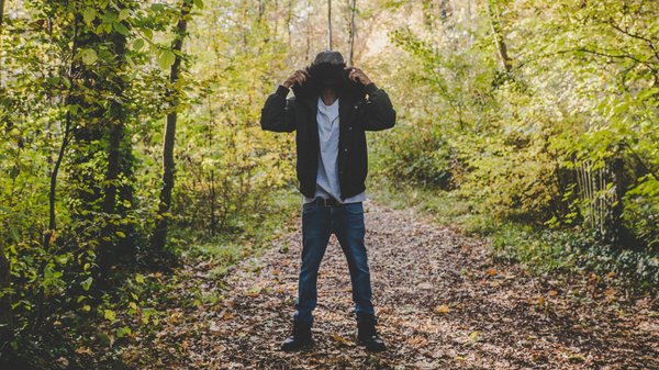 Comment choisir un manteau mi-saison pour une silhouette en O?