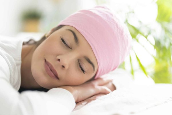 Quelles sont les astuces pour bien porter un foulard en soie XXL?